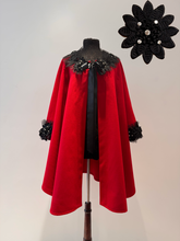 Load image into Gallery viewer, Cape Hélène Clermont par ENVERS