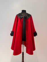 Load image into Gallery viewer, Cape Hélène Clermont par ENVERS