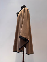 Load image into Gallery viewer, Cape Hélène Clermont par ENVERS