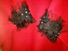 Load image into Gallery viewer, Cape en laine et polyester, fleurs, guipure, perles, cristaux, Hélène Clermont par ENVERS