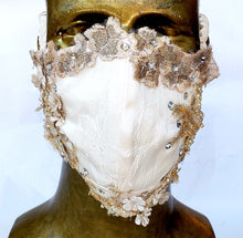 Charger l'image dans la galerie, Masque voile dentelle Hommage à Catherine de Médicis / Serafino pour ENVERS / mariée / mariage / wedding / liturgie / monarchie / diamants / diamonds / or / turquoises / rubellites tourmalines / perles / pearls / gold / tapis rouge / première / gala