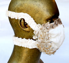 Charger l'image dans la galerie, Masque voile dentelle Hommage à Catherine de Médicis / Serafino pour ENVERS / mariée / mariage / wedding / liturgie / monarchie / diamants / diamonds / or / turquoises / rubellites tourmalines / perles / pearls / gold / tapis rouge / première / gala