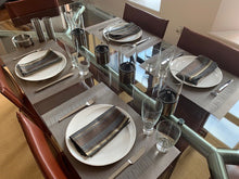 Charger l'image dans la galerie, Nappes serviettes de table sur mesure / liste de mariage /designer home tablecloths