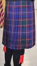 Load image into Gallery viewer, Kilt Écossais de Julie Perron / SUR-MESURE seulement  / MADE TO MEASURE only / Scotland / tartan 100% laine / plaid / Scottish / Écosses / skirt / Montreal tartan plaid / uniforme militaire / mariage / protocole / cérémonie / tradition ancestrale