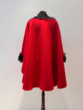 Load image into Gallery viewer, Cape Hélène Clermont par ENVERS

