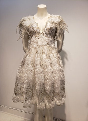 Robe blanche organza mariage fleurs paillettes