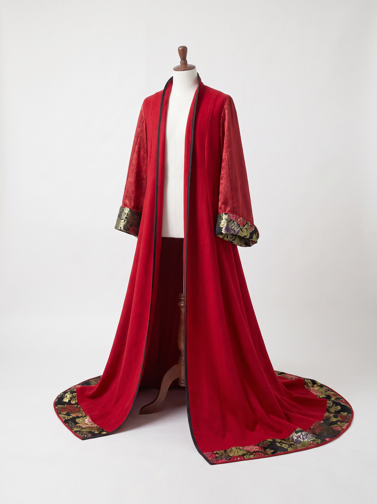Manteau d'Opéra Rouge à Brocart Fleuri