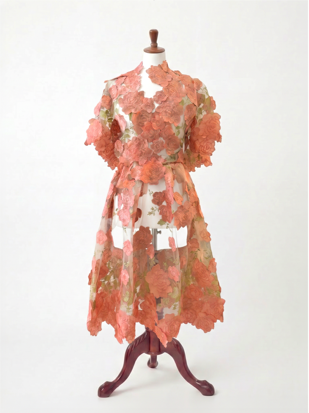 Robe florale corail en transparence