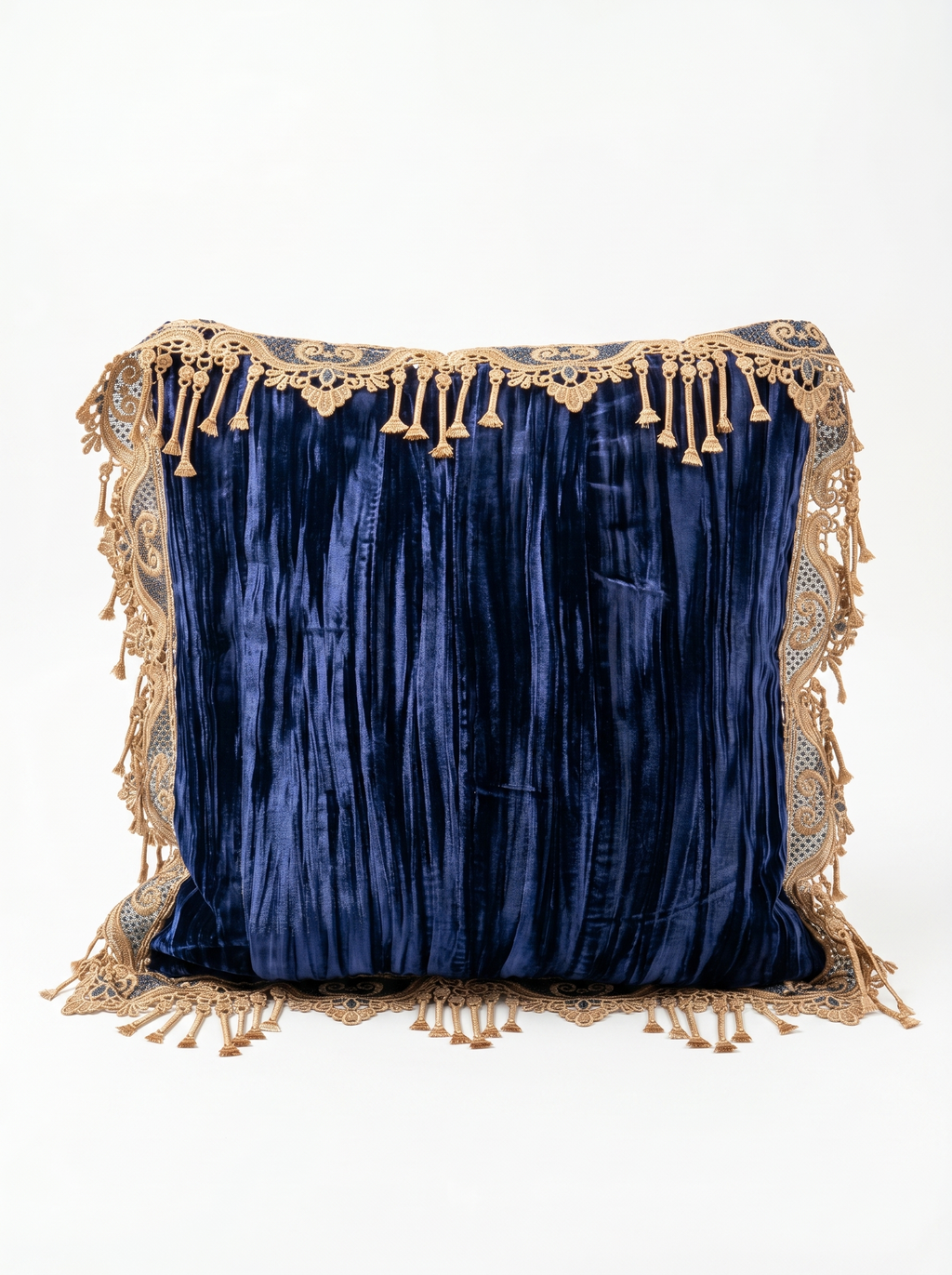 Coussin chat victorien orné de Swarovski et dentelle