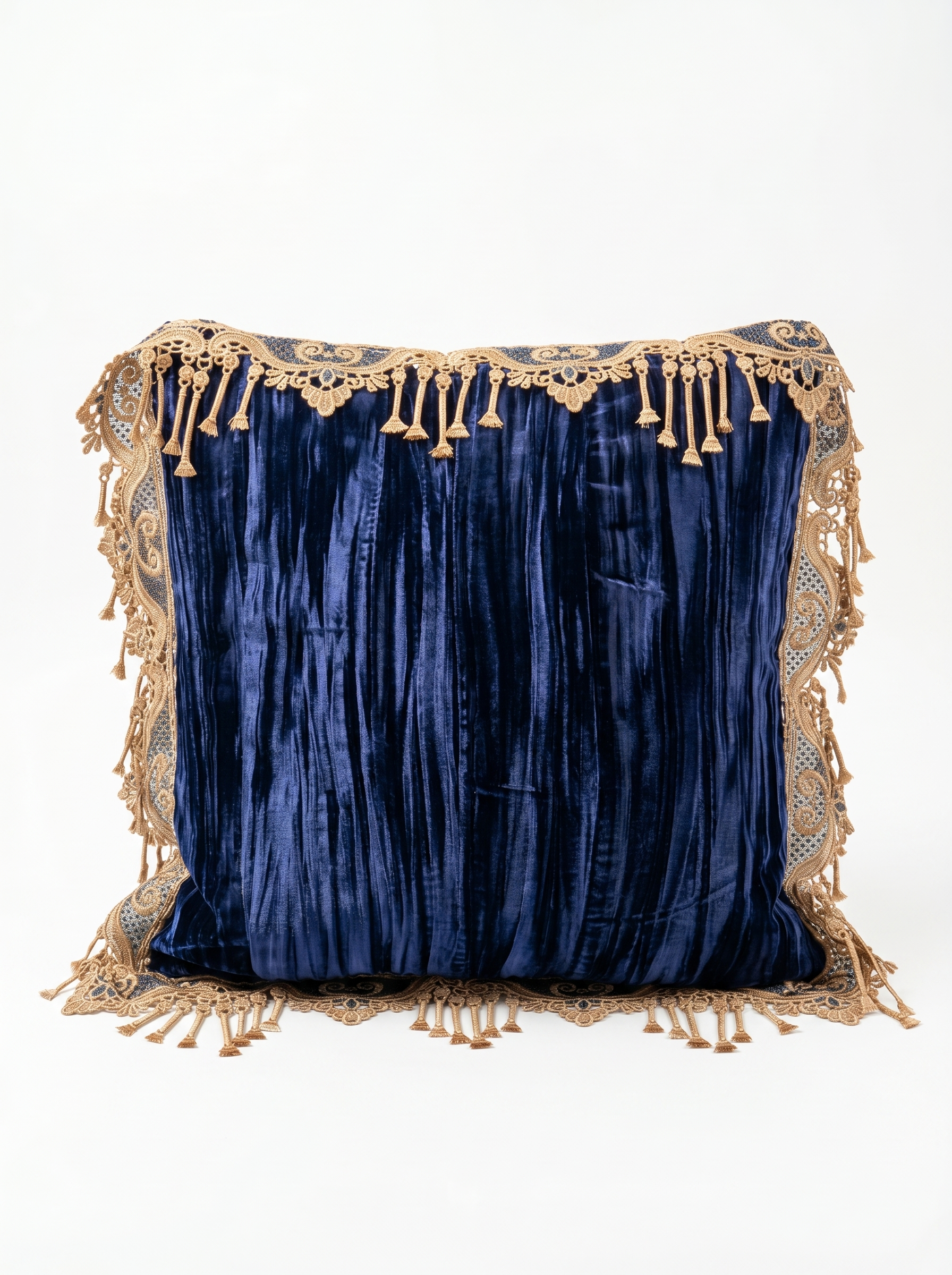 Coussin chat victorien orné de Swarovski et dentelle