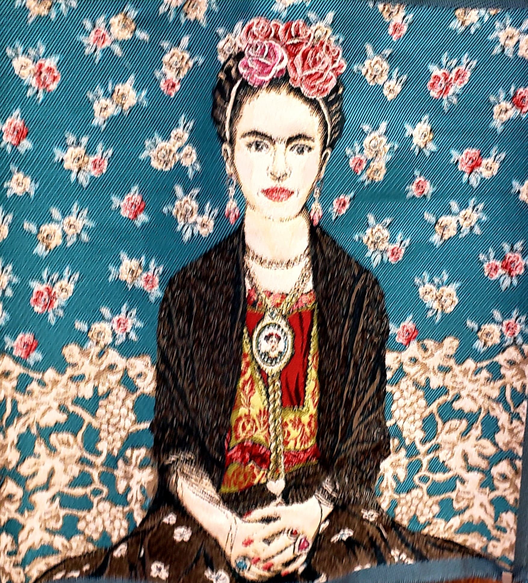 Coussin Freda Calo petit point Cushion 130.00  / 3 options couleurs : Rouge, Bleu, Vert / Canevas made in France canvas / petit-point broderie / forme mousse 100% polyester