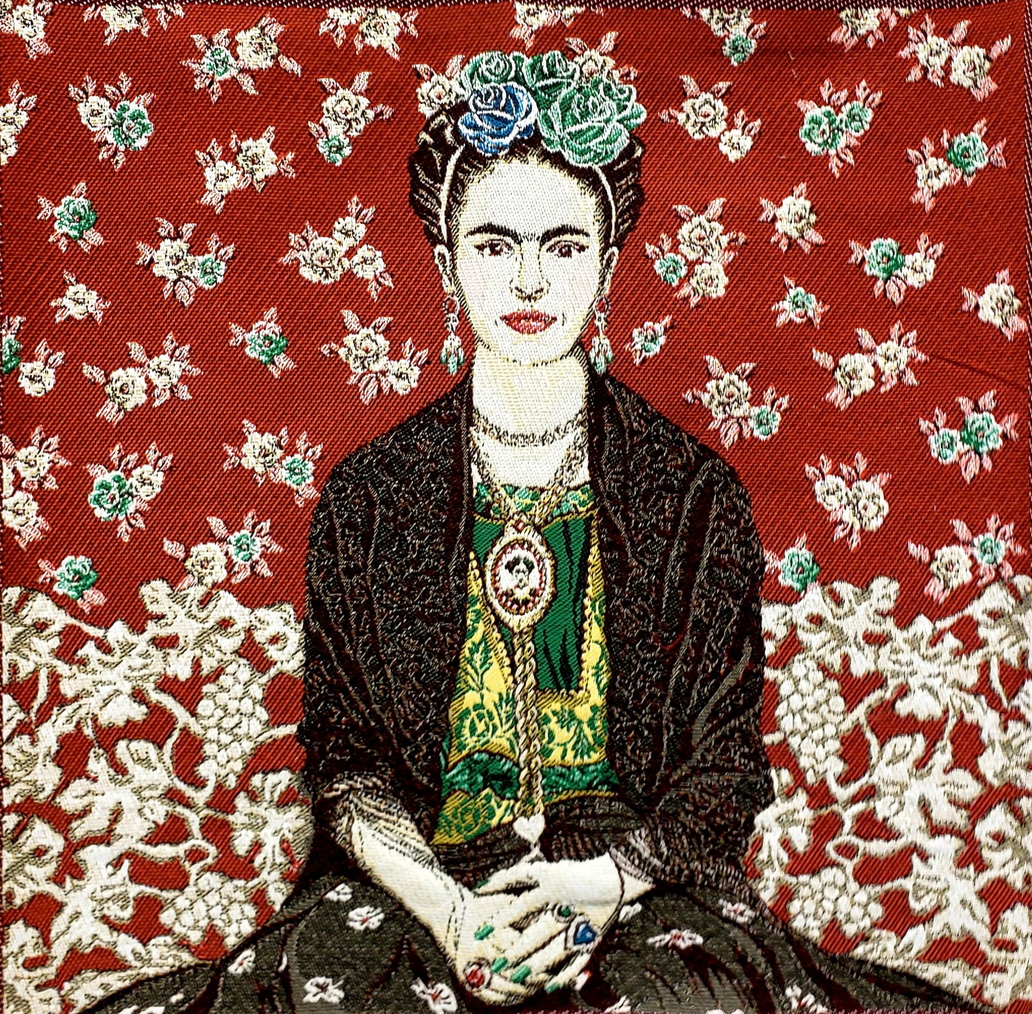 Coussin Freda Calo petit point Cushion 130.00  / 3 options couleurs : Rouge, Bleu, Vert / Canevas made in France canvas / petit-point broderie / forme mousse 100% polyester