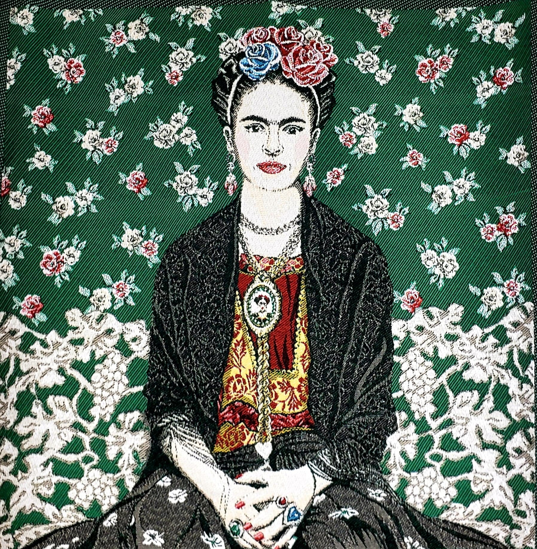 Coussin Freda Calo petit point Cushion 130.00  / 3 options couleurs : Rouge, Bleu, Vert / Canevas made in France canvas / petit-point broderie / forme mousse 100% polyester