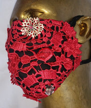 Charger l&#39;image dans la galerie, Arabesca / Masque SERAFINO pour ENVERS / style chirurgical / dentelle Maroc / 3 fleurs de corail en argent sterling serties de 3 tourmalines rosés
