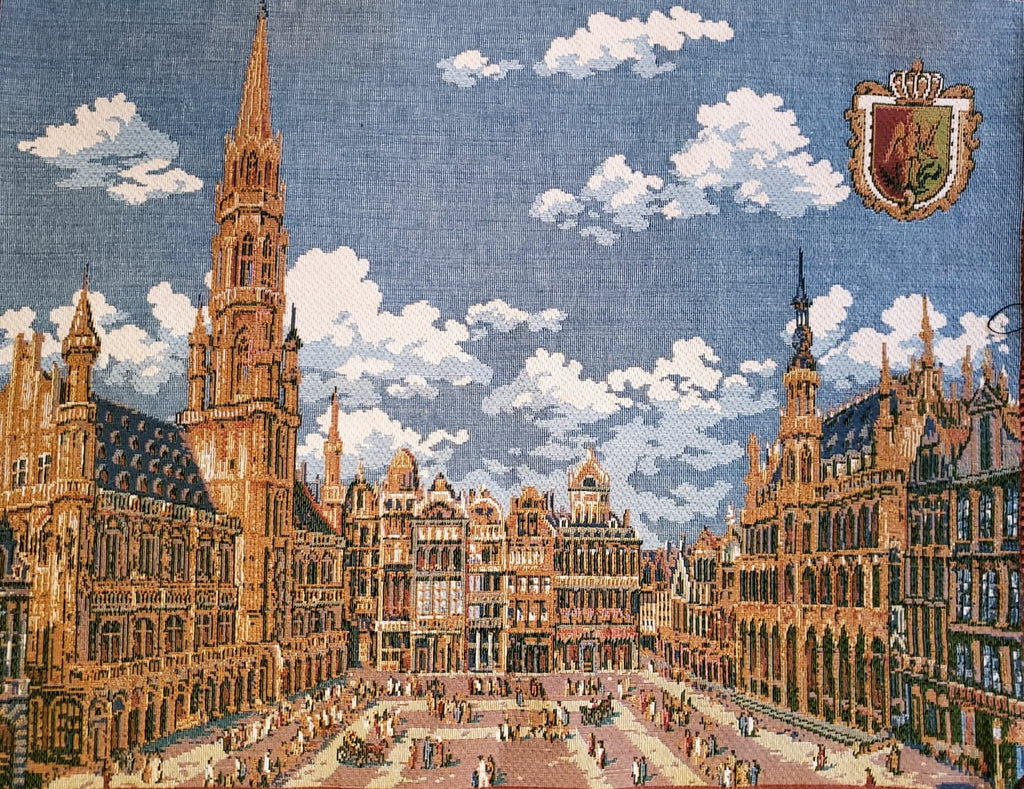 Coussin petit point "Grande Place de Bruxelles" Cushion 200.00  / Great Place Brussels / Canevas made in Italy canvas / petit-point broderie / forme mousse 100% polyester