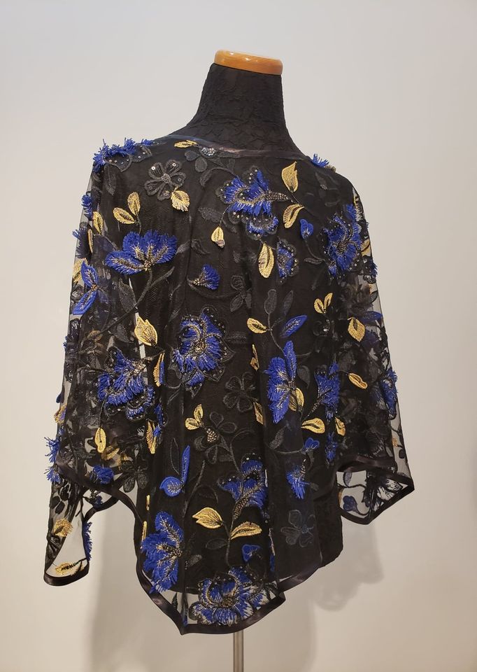 Cape dentelle Liban lace / sur mèche noire / biais satin noir / taille unique / universal size