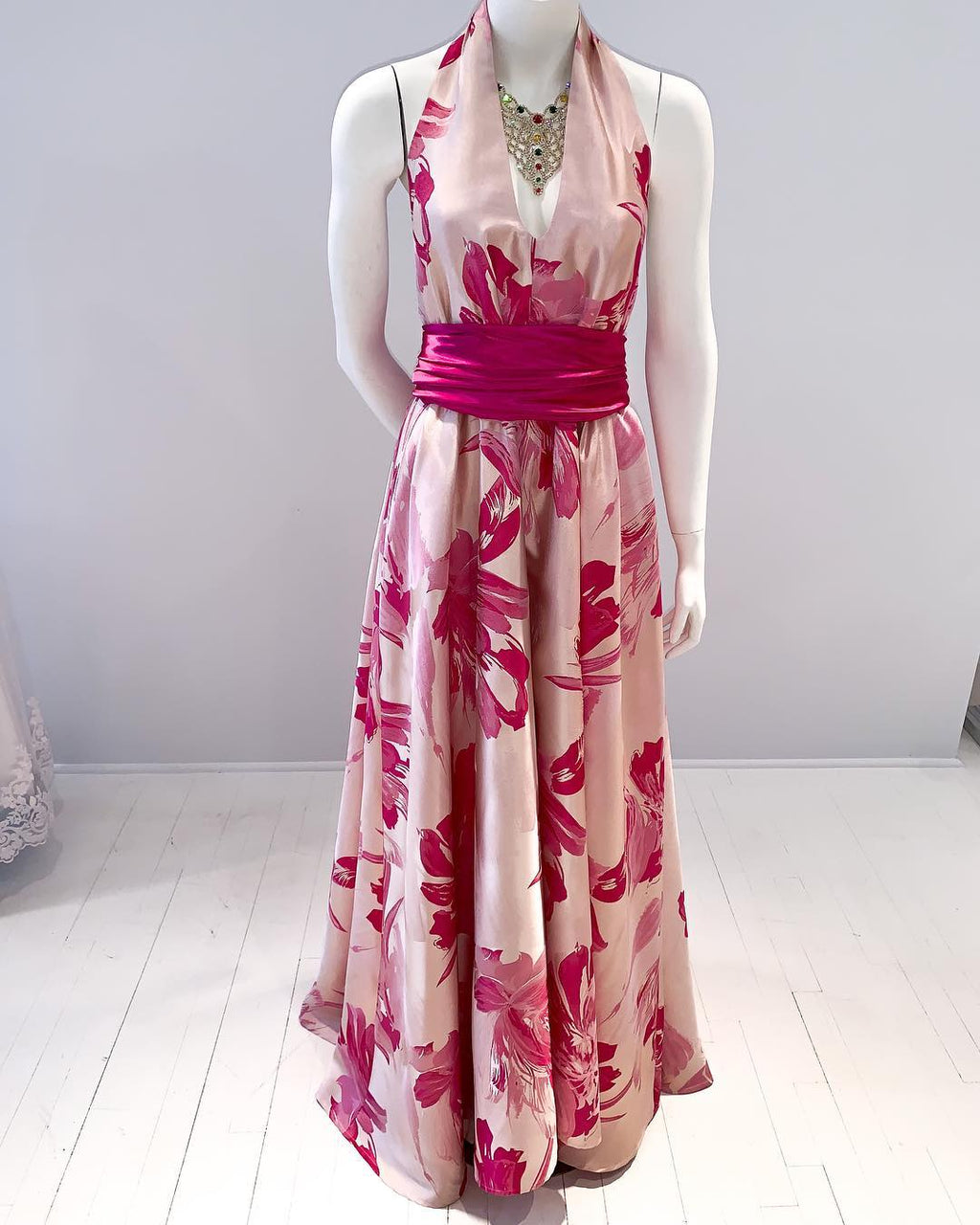 Robe licou / dos ouvert /  Brocart / Brocade