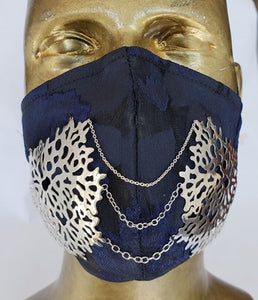 designer mask masque couvre visage BROCCATO Masque Serafino pour ENVERS anatomique brocart et lin Martingale 2 Coraux avec 3 chaines argent plaqué au rhodium