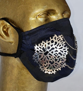 designer mask masque couvre visage BROCCATO Masque Serafino pour ENVERS anatomique brocart et lin Martingale 2 Coraux avec 3 chaines argent plaqué au rhodium