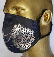 Load image into Gallery viewer, designer mask masque couvre visage BROCCATO Masque Serafino pour ENVERS anatomique brocart et lin Martingale 2 Coraux avec 3 chaines argent plaqué au rhodium
