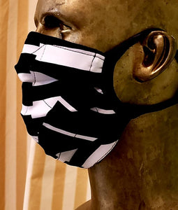 Masque Concerto / Hommage à Marcel Barbeau / peintre sculpteur / édition limitée de 50 masques uniques et différents / 50% des ventes est versé à la Fondation Marcel Barbeau / 2 choix de style : élastiques autour des oreilles ou derrière tête et cou