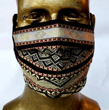 Charger l&#39;image dans la galerie, Masque hommage à la Tunisie / Sidi Bousaïd  / style chirurgical / viscose, soie, lin, fil d&#39;or / noir, rubis, fuchsia
