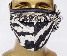 Charger l&#39;image dans la galerie, Masque Love AFRICA / modèle anatomique / 80% polyester 20% laine / zèbre noir et beige /
