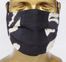 Charger l&#39;image dans la galerie, Masque Love AFRICA / style chirurgical  / 80% polyester 20% laine / zèbre noir et beige /
