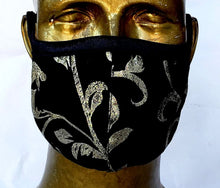 Charger l&#39;image dans la galerie, Masque Le Baroque / style anatomique / denim noir et gold / arabesques dorées
