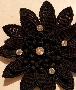 Cape en laine femme, laine et polyester, fleurs guipure perles ou cristaux, Hélène Clermont par Maison ENVERS, de 320.00 à 590.00