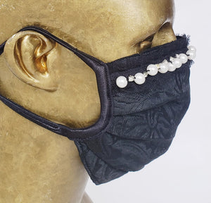 Masque Hommage à Gabrielle Chanel / style chirurgical / 2 options: 16 perles de résine et strass 64,99 ou 16 perles véritables et strass 199,99/ business attire / rendez-vous d'affaire / corporatif / haute couture.