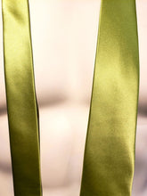 Charger l&#39;image dans la galerie, Cravate soie lime importée d&#39;Italie / Italian silk tie / gala / mariage / wedding / bal / businessman / best men / homme d&#39;honneur / tuxedo / homme d&#39;Affaire
