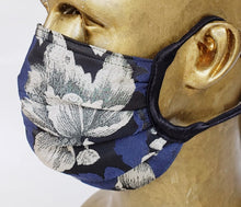 Load image into Gallery viewer, Masque Jardin de Métis / style chirurgical / Brocart fleurs marines noires argentées / 80% polyester 20% viscose
