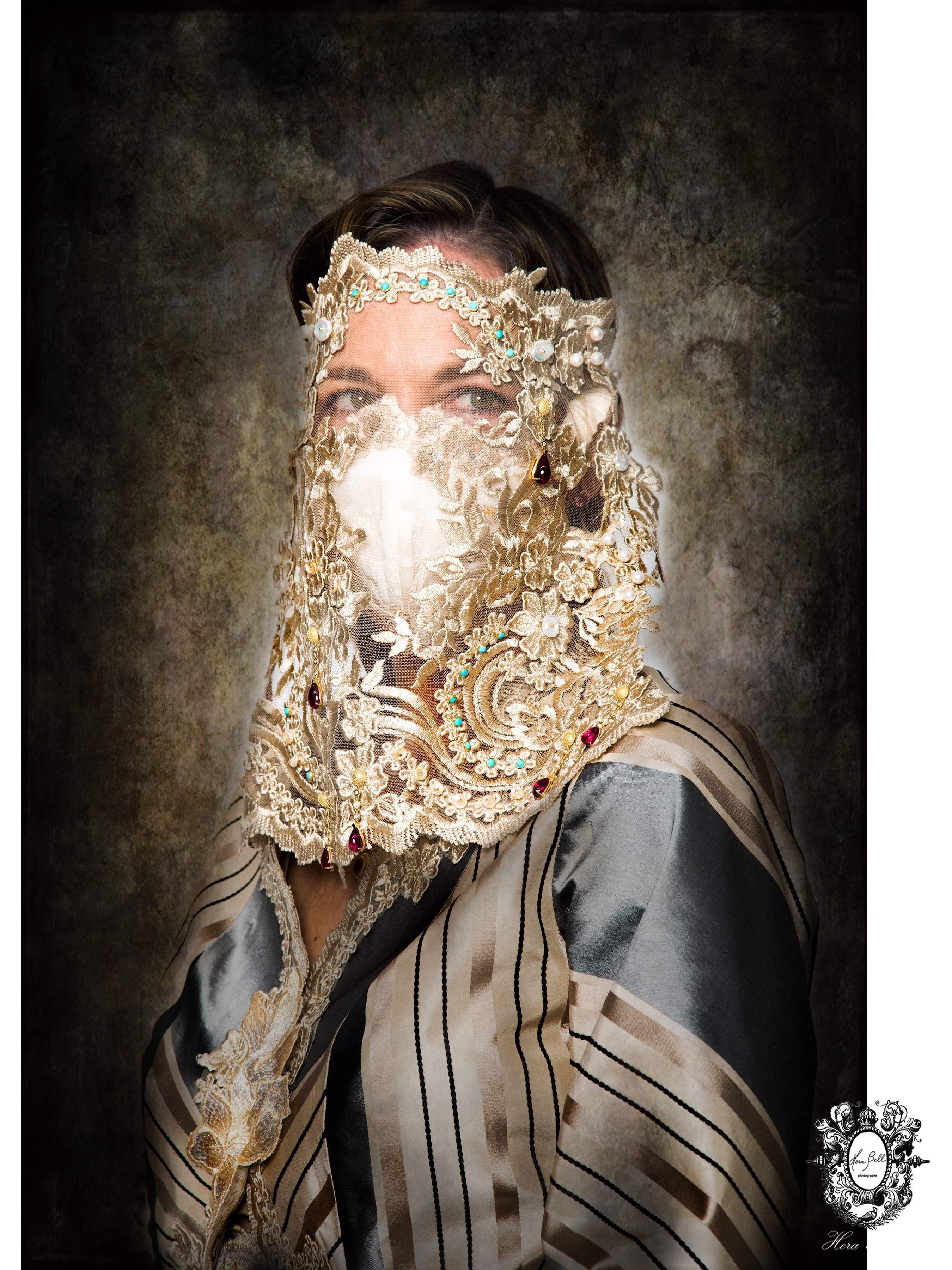 Masque voile dentelle Hommage à Catherine de Médicis / Serafino pour ENVERS / mariée / mariage / wedding / liturgie / monarchie / diamants / diamonds / or / turquoises / rubellites tourmalines  / perles / pearls / gold / tapis rouge / première / gala