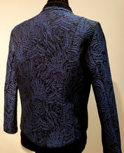 Charger l&#39;image dans la galerie, Veston homme brocart bleu noir/sport jacket/prince jacket/ballet inspiration/black and blue brocard
