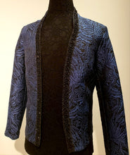 Charger l&#39;image dans la galerie, Veston homme brocart bleu noir/sport jacket/prince jacket/ballet inspiration/black and blue brocard
